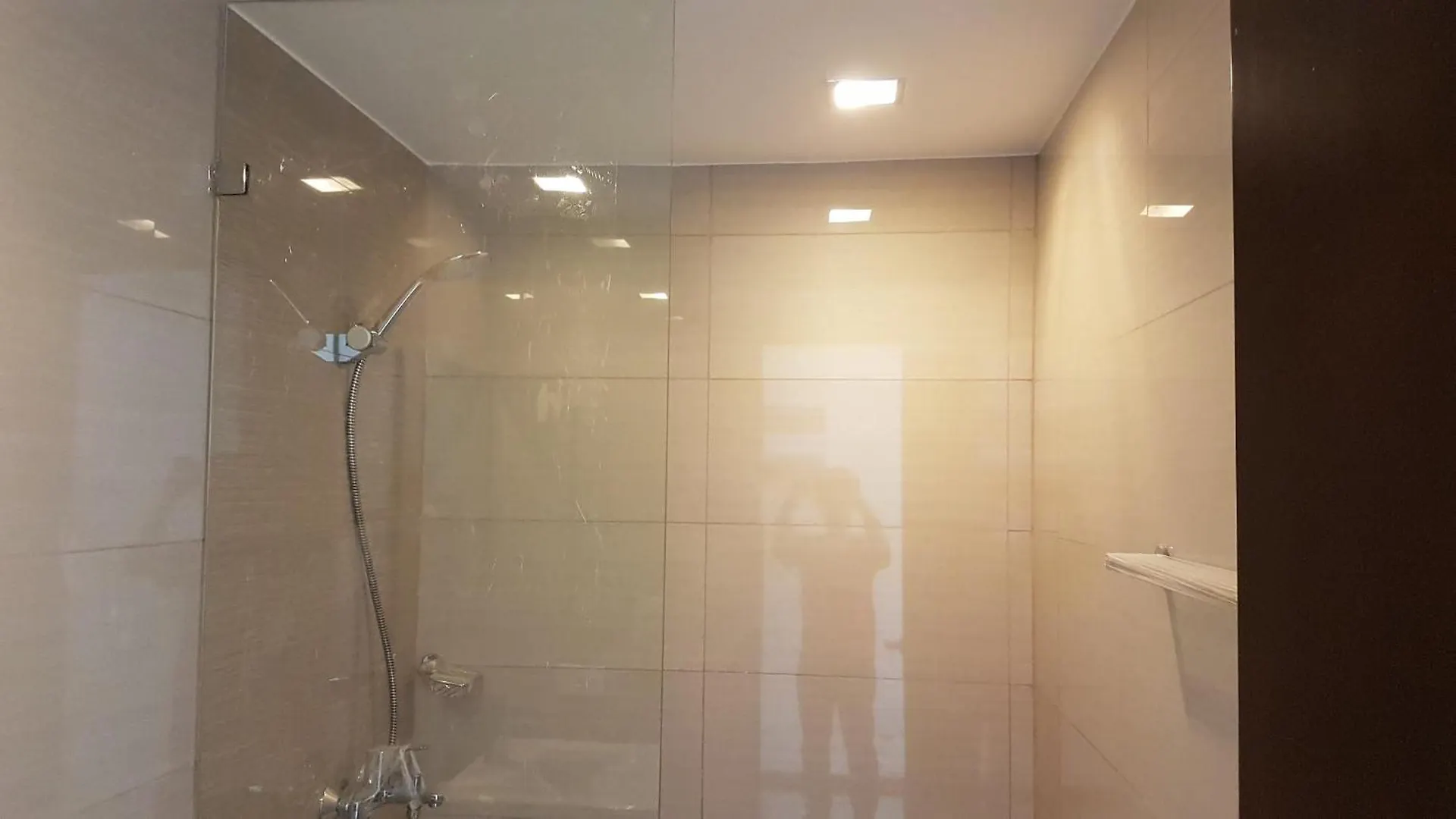 11C Tower 1 Viceroy Residences Mckinley Bgc Taguig Aparthotel
