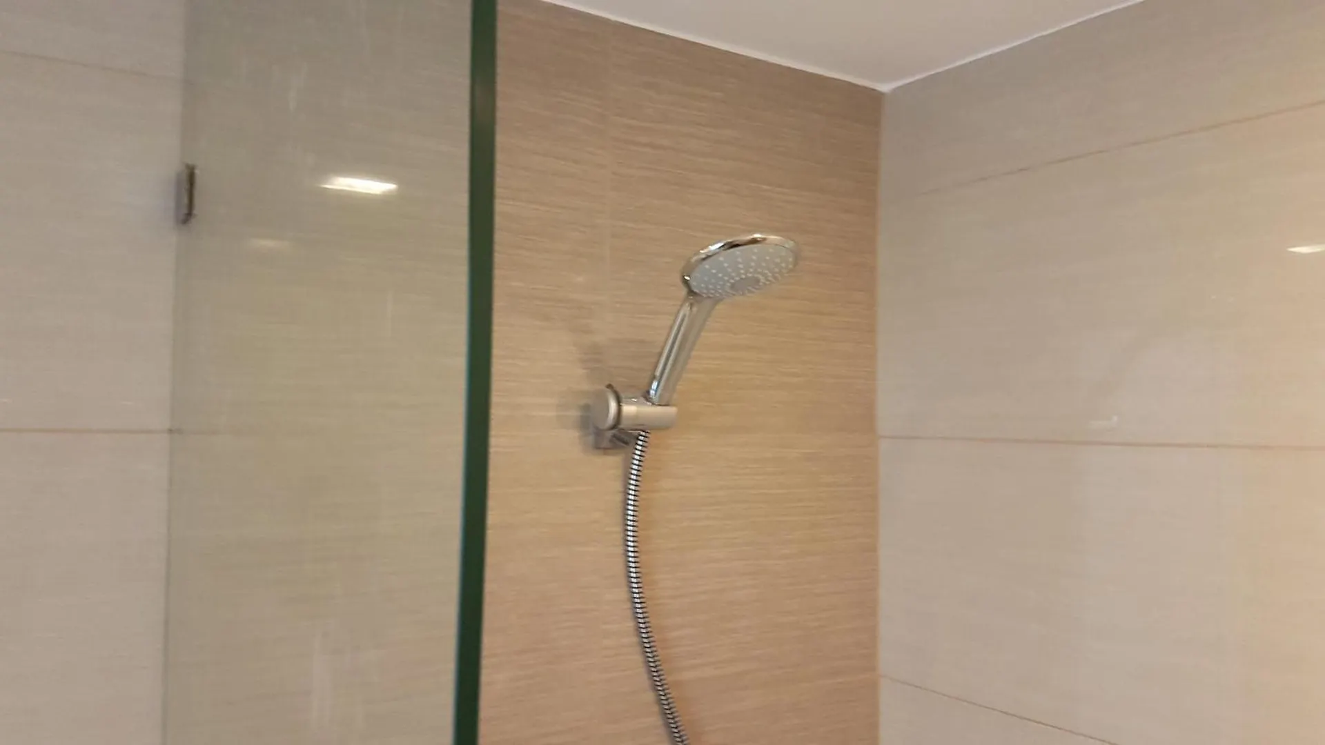 11C Tower 1 Viceroy Residences Mckinley Bgc Taguig 0*,