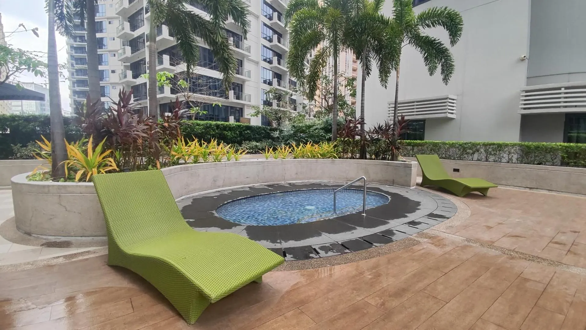 Aparthotel 11C Tower 1 Viceroy Residences Mckinley Bgc Taguig